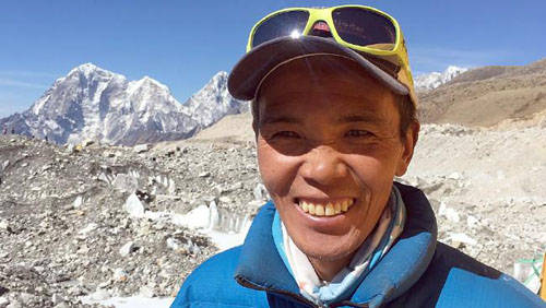 Karma đã truyền niềm đam mê leo Everest cho người con của mình. Cậu con trai của anh đã chinh phục đỉnh núi huyền thoại này khi 20 tuổi, còn cô con gái 25 tuổi cũng đang luyện tập chăm chỉ để leo núi. Ảnh: News.