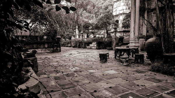 viet-phu-thanh-chuong-ve-dep-tam-linh-thanh-tinh-ivNgay cổng vào đã gợi cho du khách nhớ đến vẻ đẹp cổ xưa của cổng làng Thổ Hà, Đường Lâm.ivu-5