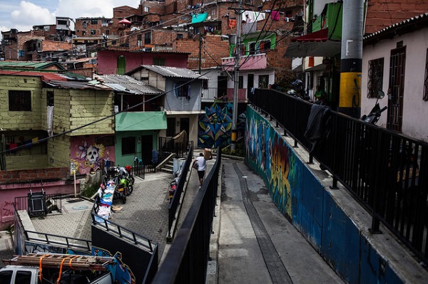Ảnh: Juancho Torres Thành phố Medellín, đường Comuna 13 nhìn chung đã phát triển và cải thiện đời sống khu dân cư so với trước đây. Người dân có niềm tin thành phố này sẽ tiếp tục phát triển.
