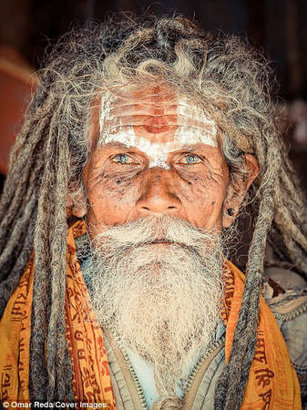 Hiện nay ở Ấn Độ có 4-5 triệu sadhu, ít hơn ở Nepal. Họ được mọi người tôn sùng, một số người tin rằng sadhu có thể tạo ra lời nguyền.