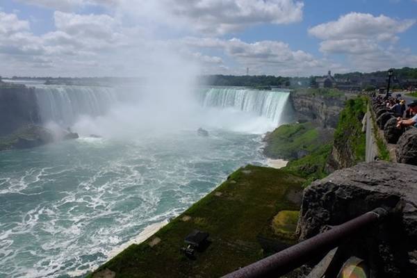 Đến Canada vào các mùa khác nhau sẽ có những trải nghiệm riêng. Thời điểm này đang là cuối hè đầu thu, My Hà gợi ý nên đến các trang trại, thác nước. Thác nước nổi tiếng nhất là Niagara Falls, nhưng luôn đông đúc người tham quan bất kể ngày thường hay cuối tuần.