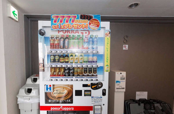 Máy bán nước tự động ở Nhật Bản. Ảnh: Oyster