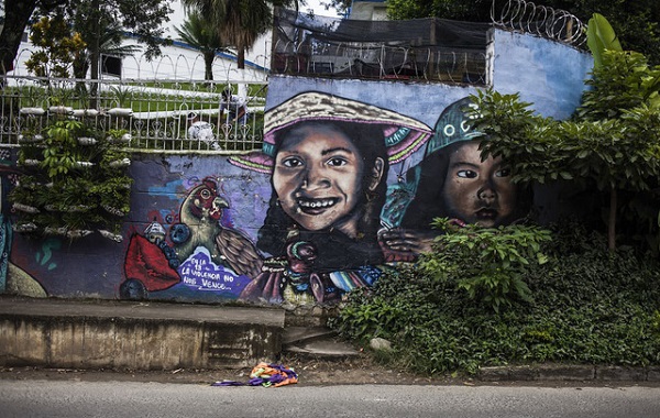 Một bức tranh nghệ thuật trên đường Comuna 13.. Ảnh: Juancho Torres