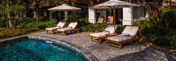 Anam Resort (phòng đôi có giá từ 175 USD) là một sự lựa chọn mới khi đi du lịch trên bán đảo Cam Ranh. Khu nghỉ dưỡng có 96 phòng và 117 biệt thư riêng biệt thoáng mát, với sàn gỗ hồng mộc và nền gạch đá khảm.