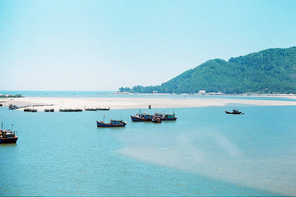 Biển Thiên Cầm - một trong những bãi biển đẹp nhất Hà Tĩnh. Ảnh: Bảo Ngọc