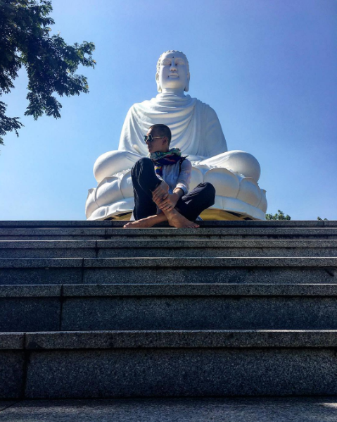  Chùa có tượng Kim Thân Phật Tổ ngự trên đỉnh đồi, bạn phải trải qua 193 bậc tam cấp mới lên đến tượng Phật. Ảnh: @nastya_vyadro