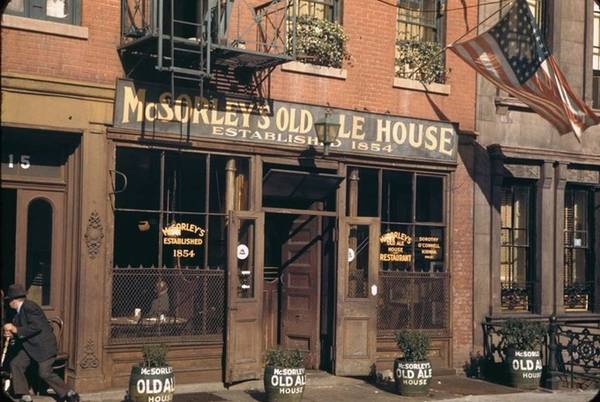 McSorley''s Old Ale House là quán rượu mang phong cách Ireland cổ nhất ở New York. Quán nằm ở đường East 7th giữa Đại lộ 2 và số 3. Nơi đây mở cửa đón khách từ thập niên 1800.