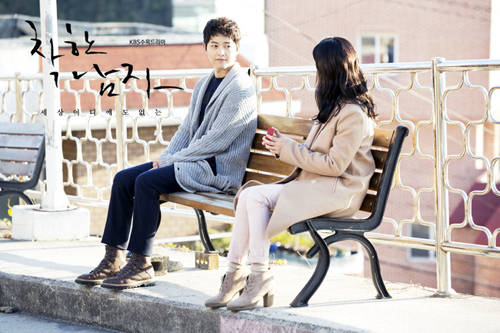 Tuy nhiên, nổi tiếng hơn cả là hàng ghế gỗ nằm trên con đường chính của Dongpirang - nơi quay cảnh kết thúc của bộ phim. Tại chiếc ghế gỗ này, nhân vật Maru đã mỉm cười và trao nhẫn cầu hôn cho Eun Gi sau thời gian dài anh theo dõi cô gái âm thầm theo đuổi mình.