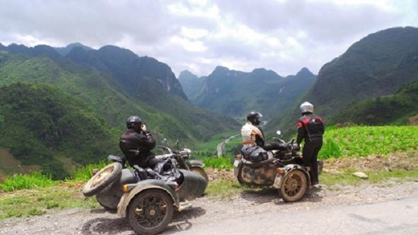 Chiếc Ural Sidecar trên đường phượt Hà Giang. Ảnh: Cuong''s Motorbike Adventure.