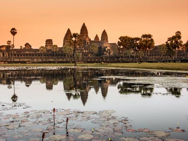 Danh sách điểm đến được du khách lựa chọn (Traveler''s Choice awards) của TripAdvisor dựa trên số lượng và chất lượng bài đánh giá của du khách trải qua hơn 12 tháng. Năm nay, các điểm đến đa dạng từ di tích cổ ở Nam Mỹ tới những kỳ quan mới ở châu Á hay các nhà thờ, quảng trường ở châu Âu. Trong đó, Angkor Wat, Campuchia, xếp vị trí đầu tiên và luôn được đánh giá 5 sao.