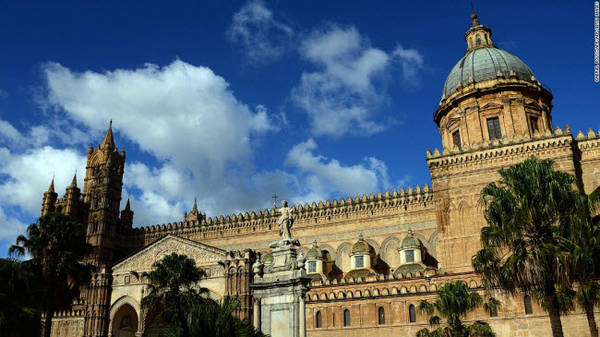 Palermo: Thủ phủ của vùng Sicily nổi tiếng với các công trình kiến trúc cổ kính, văn hóa và nghệ thuật. Thành phố cảng này được bao quanh bởi những dãy núi và từ lâu trở thành điểm giao thoa giữa văn hóa châu Âu và Ả Rập.