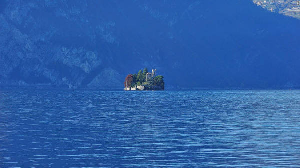 Hồ Iseo, Lombardy: Hồ Iseo nhỏ, yên tĩnh và phong cảnh đẹp so với hai hồ Como và Garda gần đó. Iseo cũng được coi là điểm du lịch hấp dẫn ở miền bắc Italia.