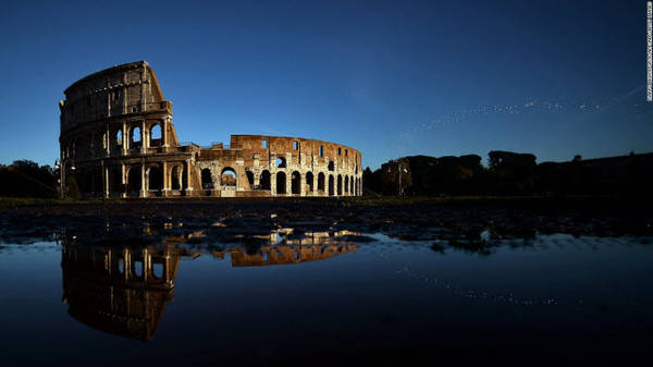 Đấu trường La Mã, Rome: Công trình được thiết kế có hình tròn với khán đài 80.000 chỗ ngồi. Một phần của đấu trường đã bị phá hủy bởi động đất và nạn trộm cắp. Đây cũng được coi là biểu tượng của đế chế La Mã.
