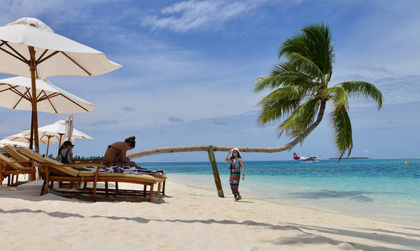 Maldives "nắng vàng, cát trắng, biển xanh" - Ảnh: Trung Nghĩa