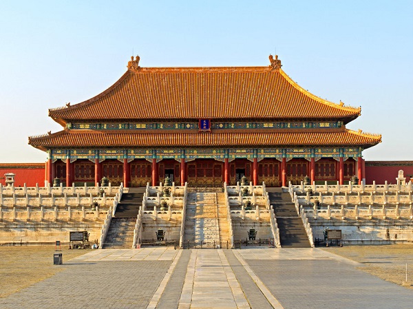 Tử Cấm Thành là tổ hợp cung điện được xây dựng từ thế kỷ 15, là một trong những địa điểm thu hút du khách hàng đầu ở thủ đô Bắc Kinh, Trung Quốc. Nơi đây có 980 tòa nhà, nằm trên diện tích hơn 70 ha và là nơi sinh sống của 24 vị hoàng đế của 2 triều đại ở Trung Quốc. Trong phim hoạt hình Mulan, cung điện của hoàng đế sinh sống trông giống với khung cảnh của Tử Cấm Thành. Ảnh: Testing/Shutterstock.