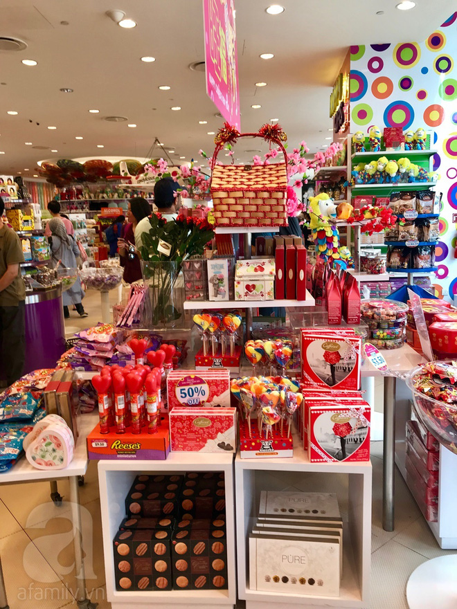 Candylicious là nơi tề tựu của hàng trăm loại kẹo bánh của đủ mọi nhãn hiệu.