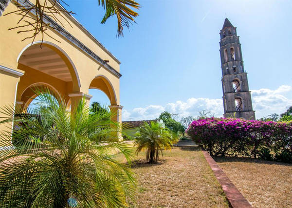 5. Valle de los Ingenios Cuba còn được yêu thích bởi lịch sử phong phú. Tòa tháp cũ nằm ở Trinidad này là một ví dụ. Đây là nơi từng được sử dụng như một nơi để canh chừng và giám sát nô lệ trong Valle de los Ingenios (nhà máy đường).