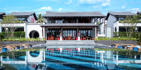 Các khách sạn tại đảo Phuket, Thái Lan cũng được nâng cấp. Tháng 10 tới, khách sạn Baba Beach Club (giá phòng đôi có giá từ 740 USD) hứa hẹn tạo cho du khách cảm giác thoải mái, sẵn sàng cho mọi bữa tiệc ở biển Natai. Khu nghỉ dưỡng có 16 dãy phòng hướng ra biển và biệt thự. Mỗi biệt thự có tới 5 phòng ngủ, phù hợp với các nhóm du khách.