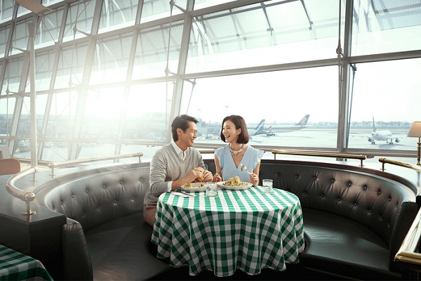 Hãy xem sân bay Changi, Singapore làm bạn vui vẻ như thế nào - Ảnh: Telegrap