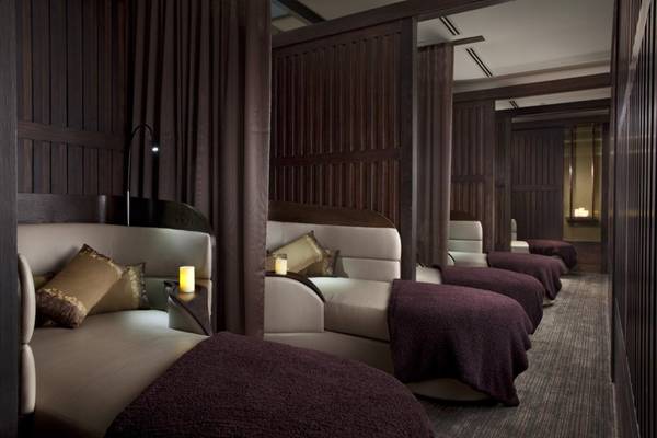 Nếu cảm thấy buồn ngủ sau khi massage, du khách có thể sử dụng khu ngủ, nhìn tương tự như những chiếc ghế dài trên khoang hạng nhất của máy bay.