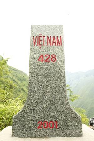  Cột mốc 428 đứng hiên ngang chia cắt giữa Việt Nam và Trung Quốc. Ảnh: Thành Trần Minh