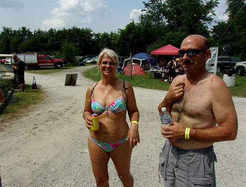 Lễ hội Nudes a Popin: Vào tháng 7 hàng năm ở Roselawn, bang Indiana, người ta sẽ tổ chức một lễ hội mang tên Nudes a Popin. Những người tham gia vào bữa tiệc vui vẻ này sẽ có màn trình diễn khỏa thân nhằm giành vương miện Hoa hậu Nude (Miss Nude).