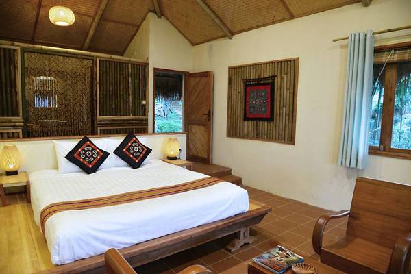 Puluong Retreat có 3 loại phòng: Nhà sàn tập thể, Deluxe Bungalow và Suite Bungalow.