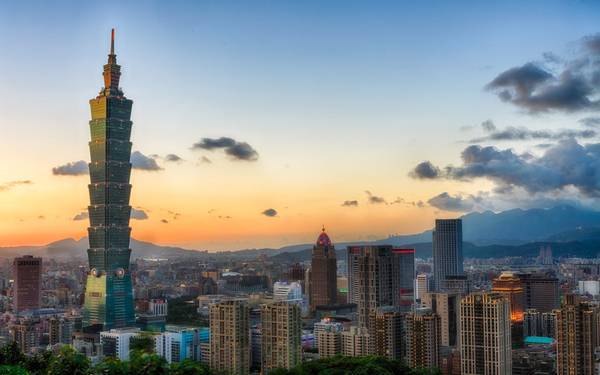 8. Tháp Taipei 101, Đài Loan, Trung Quốc (509 m): Tòa tháp này có thiết kế như một ngôi chùa siêu cao, với các tầng chồng lên nhau. Taipei 101 từng giữ vị trí công trình cao nhất thế giới năm 2004. Hiện nay, tháp vẫn giữ kỷ lục tòa nhà xanh cao nhất thế giới, với chi phí xây dựng là 1,9 tỷ USD. 