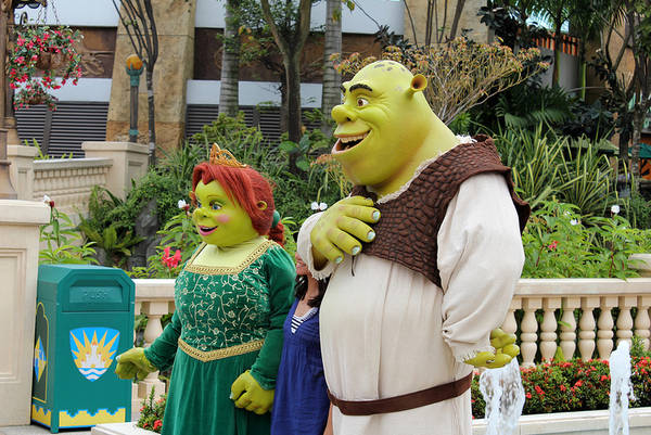 Các nhân vật trong phim hoạt hình Shrek. Ảnh: insideuniversal