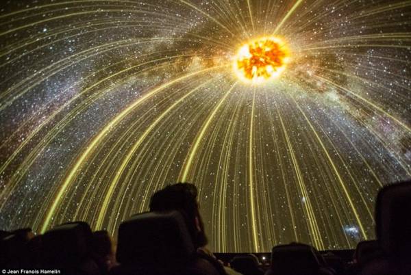  Rio Tinto Planetarium thường tổ chức các chương trình giáo dục về thiên văn học