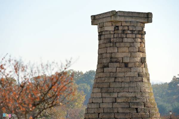 Toàn bộ đài thiên văn cao 9,5 m. Đây là báu vật thứ 31 của Hàn Quốc và là di sản quan trọng trong quần thể di sản cố đô Gyeongju. Vào ngày 20/12/1962, nó đã được UNESCO công nhận là di sản văn hoá thế giới.