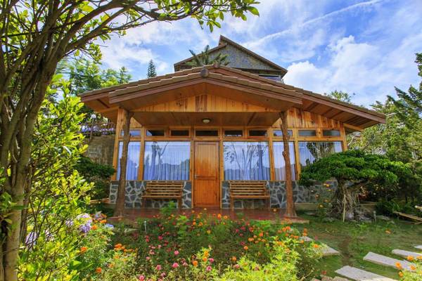 Zen Valley Dalat sở hữu 18 phòng nghỉ với 2 dạng bungalow và building được thiết kế sang trọng với sàn gỗ tạo tạo nên không gian thân thiện, gần gũi với thiên nhiên.