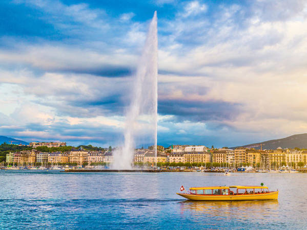 Nằm trong vùng nói tiếng Pháp, vùng Geneva phảng phất nét tinh tế của Pháp. Thành phố nằm bên Hồ Geneva, là nơi đăt trụ sở Liên hợp quốc và Hội Chữ thập đỏ.