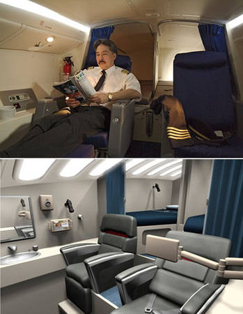 Trên chiếc Boeing 777, các phi công còn có khu vực nghỉ ngơi riêng biệt, với 2 giường, hai ghế như ghế hạng thương gia, có phòng tắm, bồn rửa mặt riêng. 