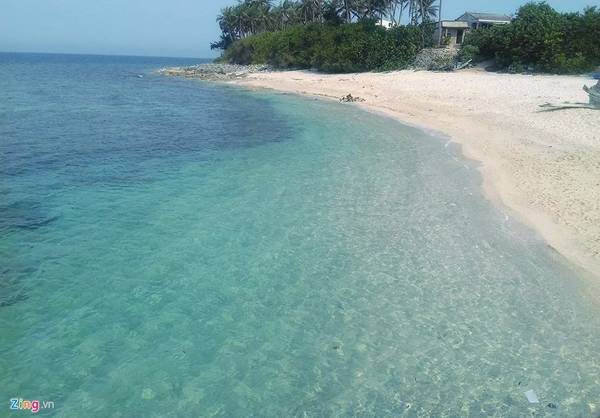 Làn nước trong xanh như pha lê ở đảo Bé (đảo An Bình) đã hớp hồn biết bao nhiêu tín đồ du lịch.