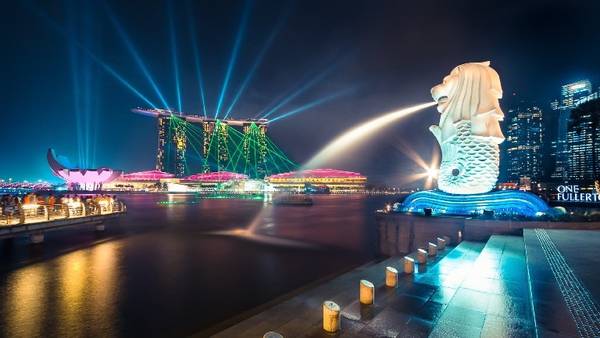 Đến Singapore nếu chỉ đi khơi khơi, chúng ta cũng sẽ chỉ gặp một đất nước, một thành phố phồn vinh đầy ánh sáng muôn màu