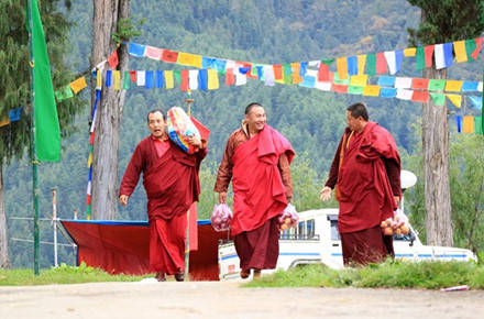 Người Bhutan dự hội ở Wangdi. Ảnh: Bành Hoa