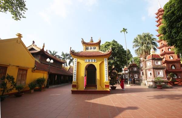Có lịch sử 1.500 năm, ngôi chùa là trung tâm Phật giáo của kinh thành Thăng Long vào thời Lý và Trần.