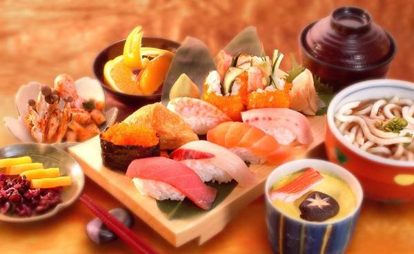 Văn hóa giao thoa: Ẩm thực Nhật Bản độc đáo ở chỗ nó là sự pha trộn của một số nền văn hóa. Ramen có nguồn gốc từ Trung Quốc, sau đó người Nhật sáng tạo và phát triển kiểu ramen của riêng mình. Không chỉ ramen, nhiều món ăn khác của Nhật cũng là sự giao thoa giữa 2 nền văn hóa đông và tây. 