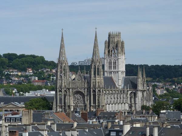 Nhà thờ Saint-Ouen: Kiệt tác kiến trúc Gothic hậu kỳ. Tòa tháp của nhà thờ có đỉnh nhọn trang trí được gọi là “Vương miện Normandy”. Ảnh: Edith/Flickr.