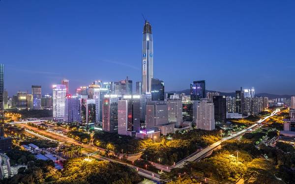 4. Trung tâm tài chính Bình An, Thâm Quyến, Trung Quốc (599 m): Tòa nhà tuyệt đẹp với phong cách hiện đại, thanh lịch này là công trình cao thứ 2 Trung Quốc và thứ 4 thế giới. Chi phí xây dựng trung tâm Bình An là 678 triệu USD, mất 6 năm để hoàn thiện.