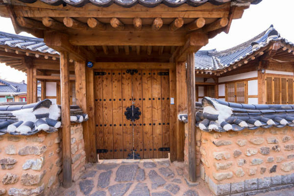 Hanok là kiểu nhà ở truyền thống của giới quý tộc Hàn Quốc.