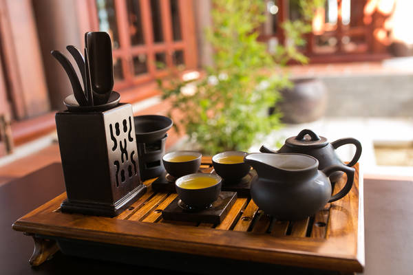 Bao gồm: 12 loại trà cung đình Huế, trà Thái Nguyên, trà Sen Cha Nhật, trà Ô Long Tâm Châu, trà ướp sen, trà mộc…