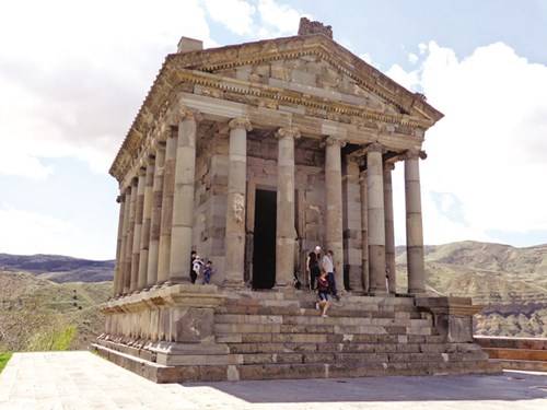  Ngôi đền Garni như một Parthenon thu nhỏ