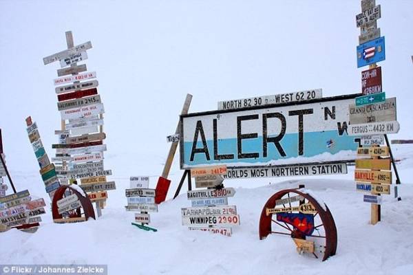 Thị trấn Alert nằm trên đảo Ellesmere thuộc Nunavut, Canada có nhiệt độ trung bình vào tháng 2 là - 33,2 độ C. Nhiệt độ thấp nhất được ghi nhận tại đây là -50 độ C và con người không thể tới đây bằng ôtô.