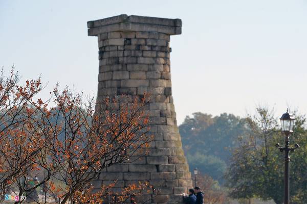Theo sử sách, vào thế kỷ thứ 7, Nữ hoàng Seondeok của vương triều Silla (632-647) đã cho xây dựng đài thiên văn này.