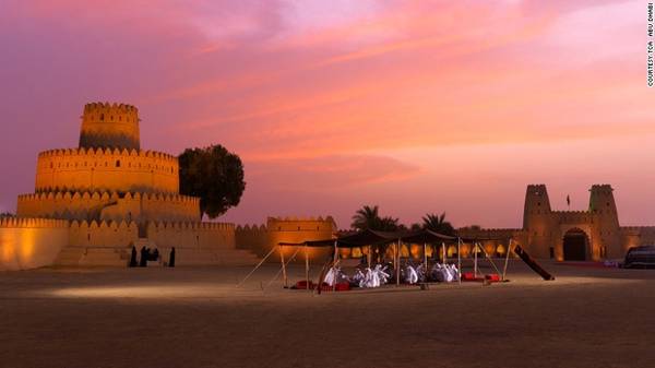 9. Ah Jahili: Được UNESCO công nhận là di sản văn hóa, pháo đài Ah Jahili được xây dựng năm 1891 để bảo vệ thành phố Al Ain và các vườn cọ quý giá.