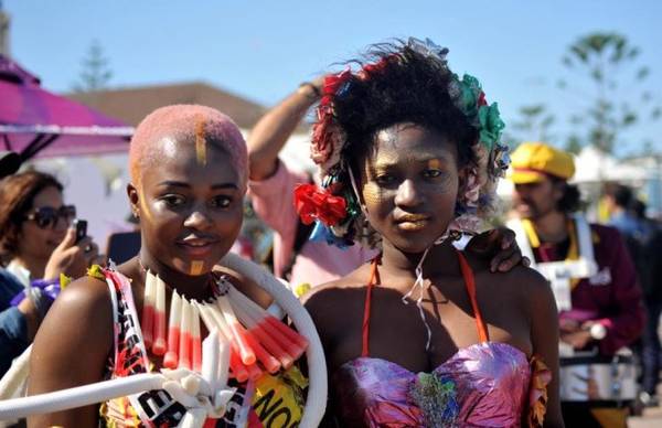 Hai thiếu nữ hóa trang tại lễ hội - Ảnh: TUẤN NGUYỄN