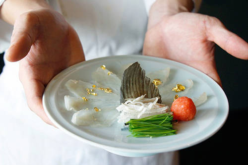 Fugu được nhiều vị khách "đại gia" săn đón với mức giá khoảng 200 USD.
