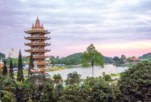 Tháp Quán Thế Âm chùa Vạn Linh.